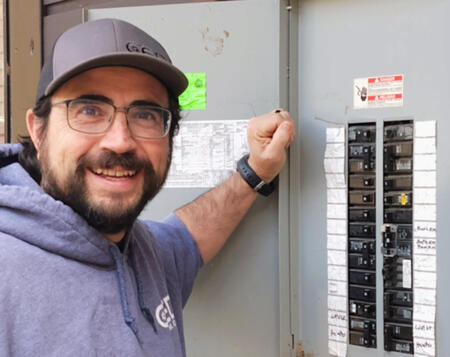 John is Riggins' best electrician